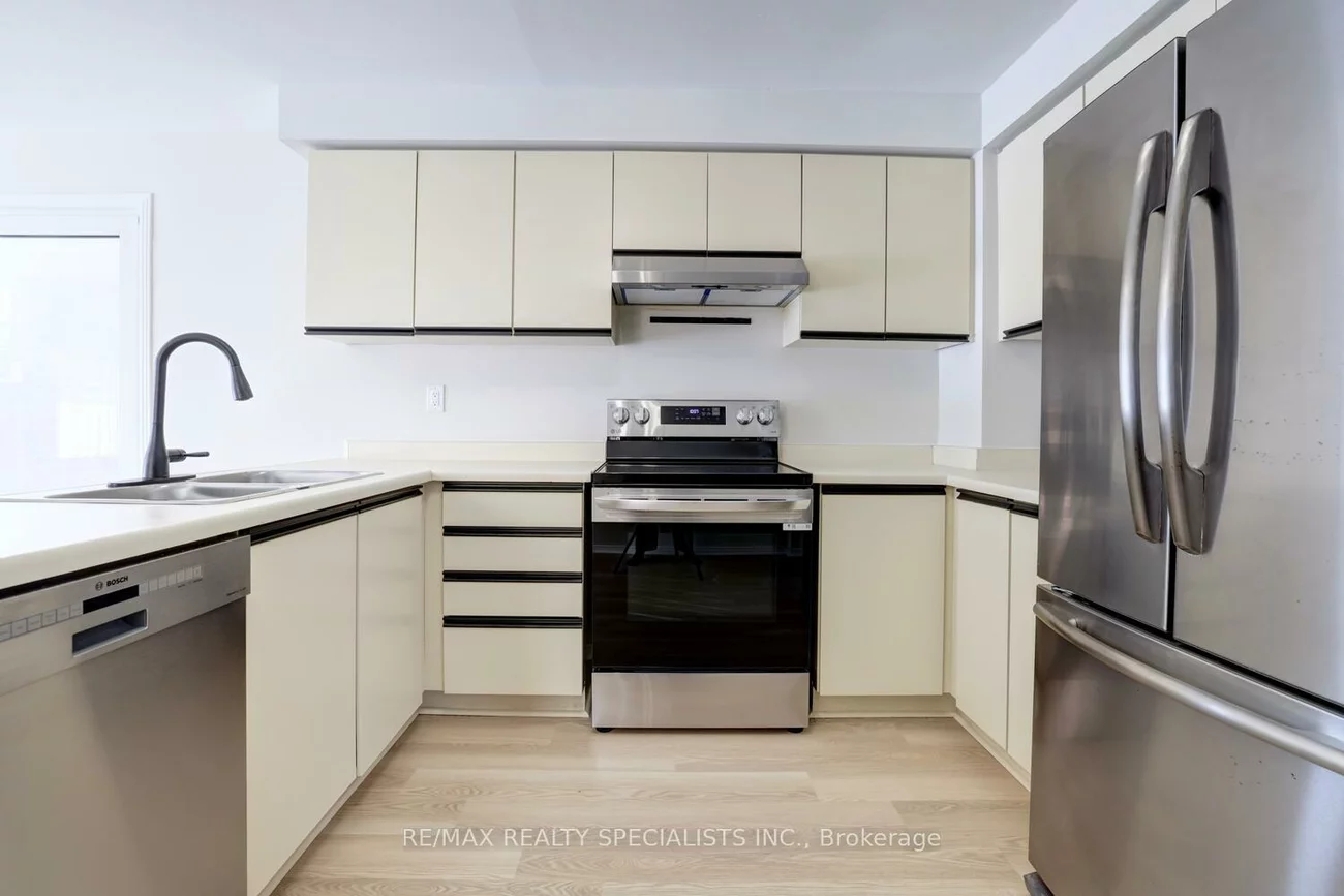 3394, Chartrand, Erin Mills, Mississauga