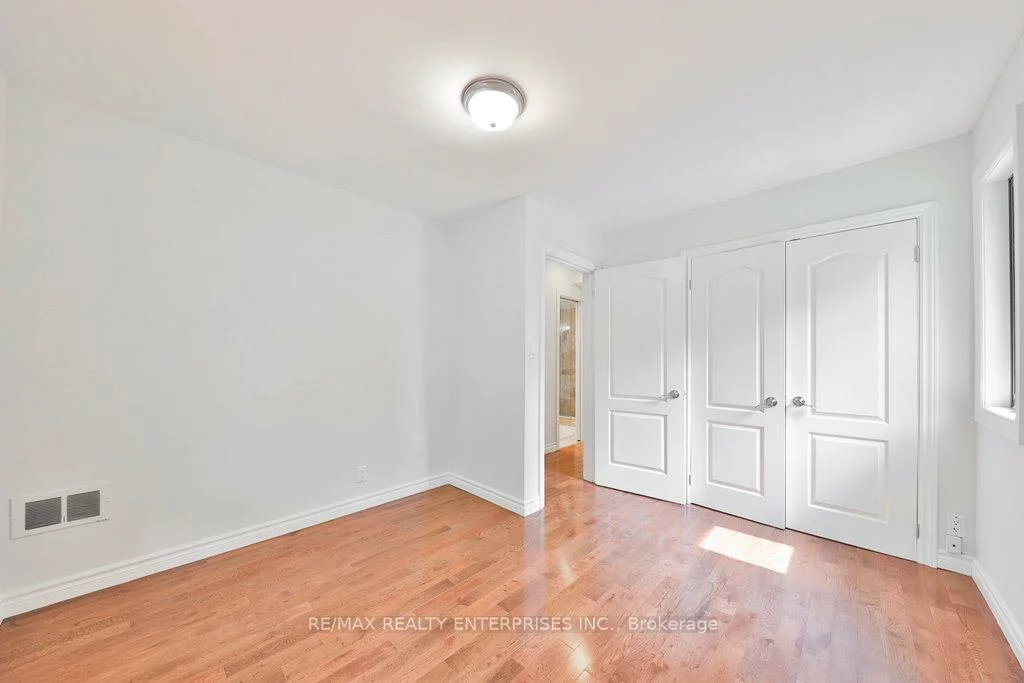 1389, Milton, Mineola, Mississauga