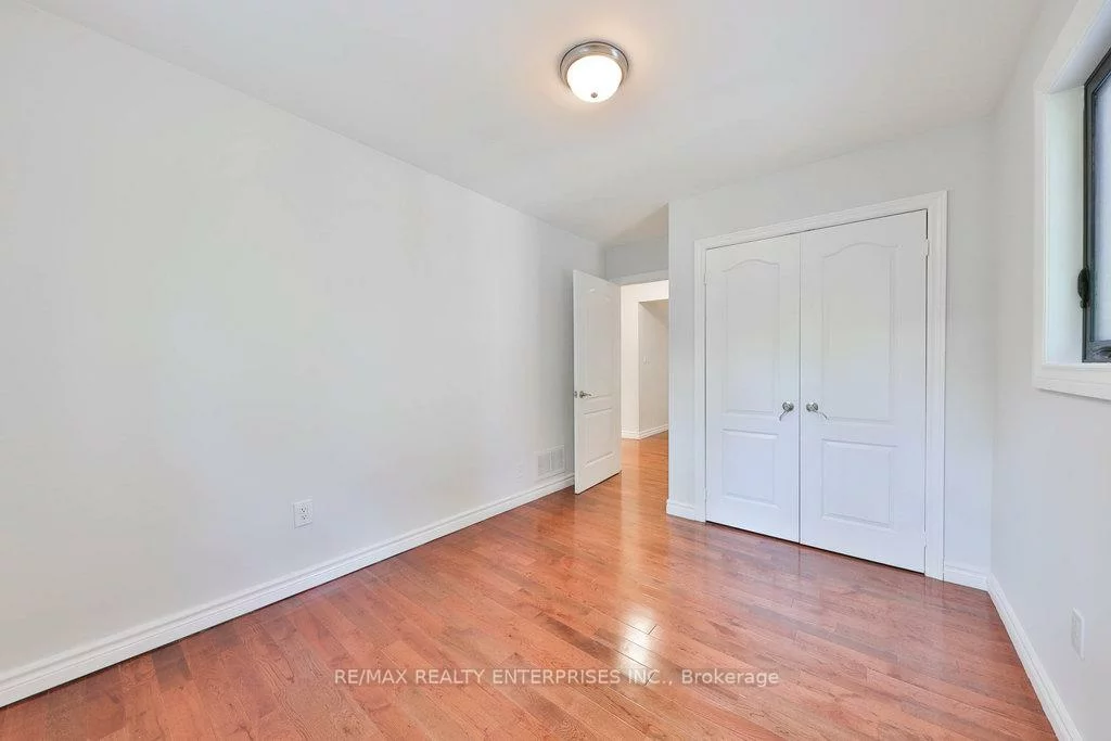 1389, Milton, Mineola, Mississauga