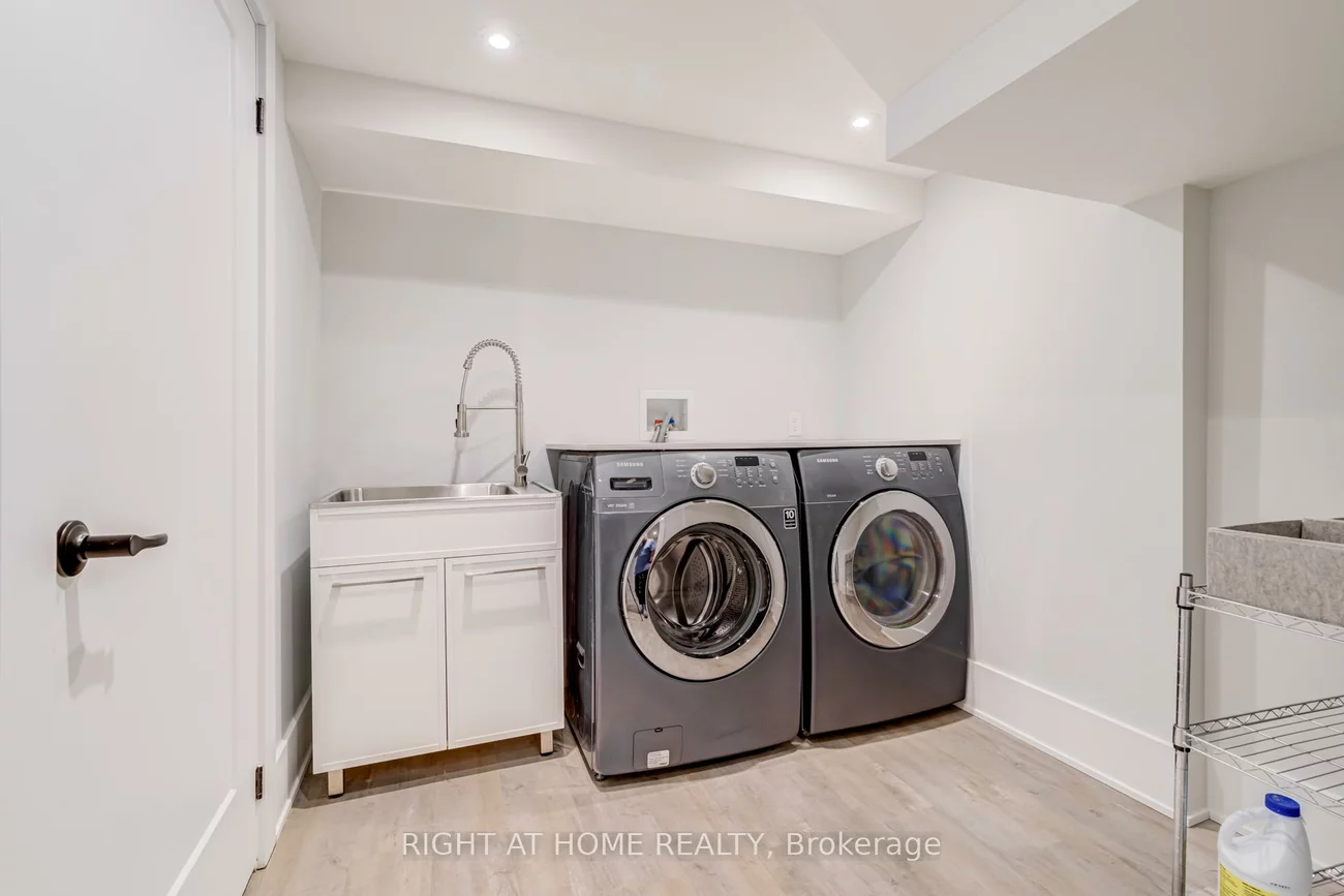 4212, Credit Pointe, East Credit, Mississauga