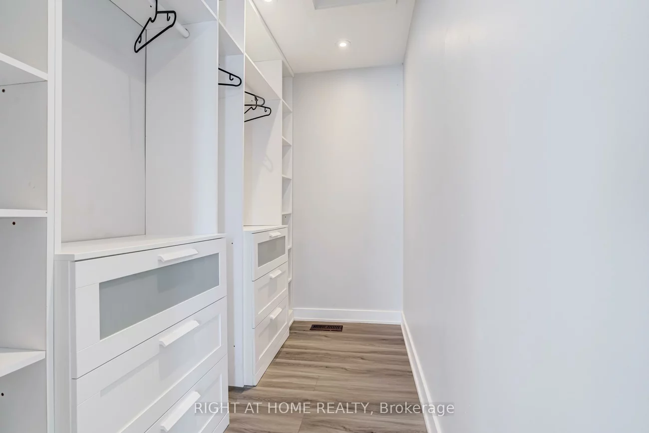 4212, Credit Pointe, East Credit, Mississauga