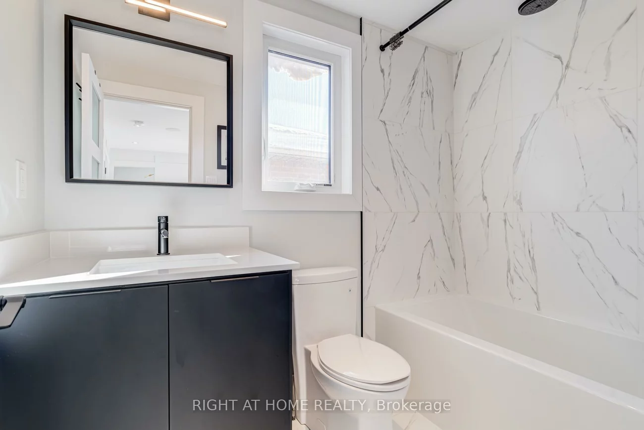 4212, Credit Pointe, East Credit, Mississauga