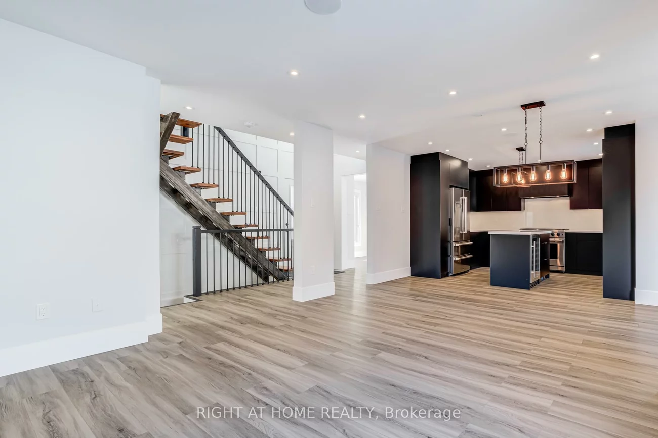 4212, Credit Pointe, East Credit, Mississauga