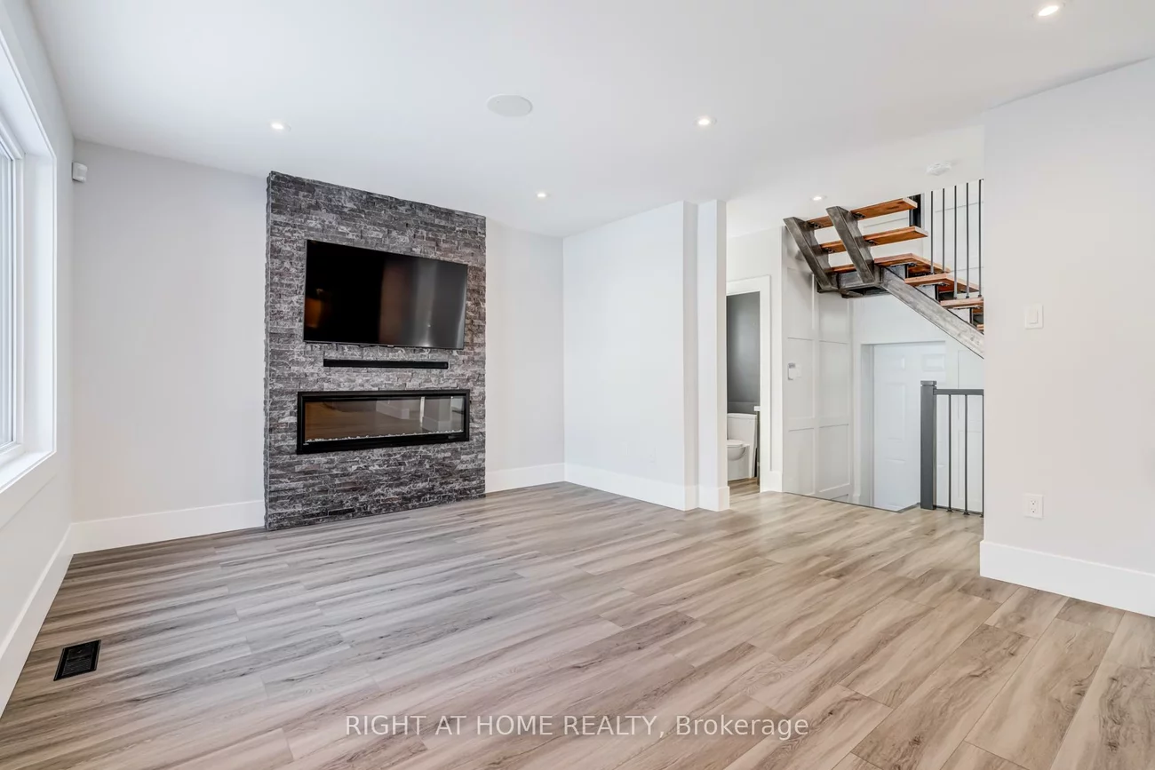 4212, Credit Pointe, East Credit, Mississauga