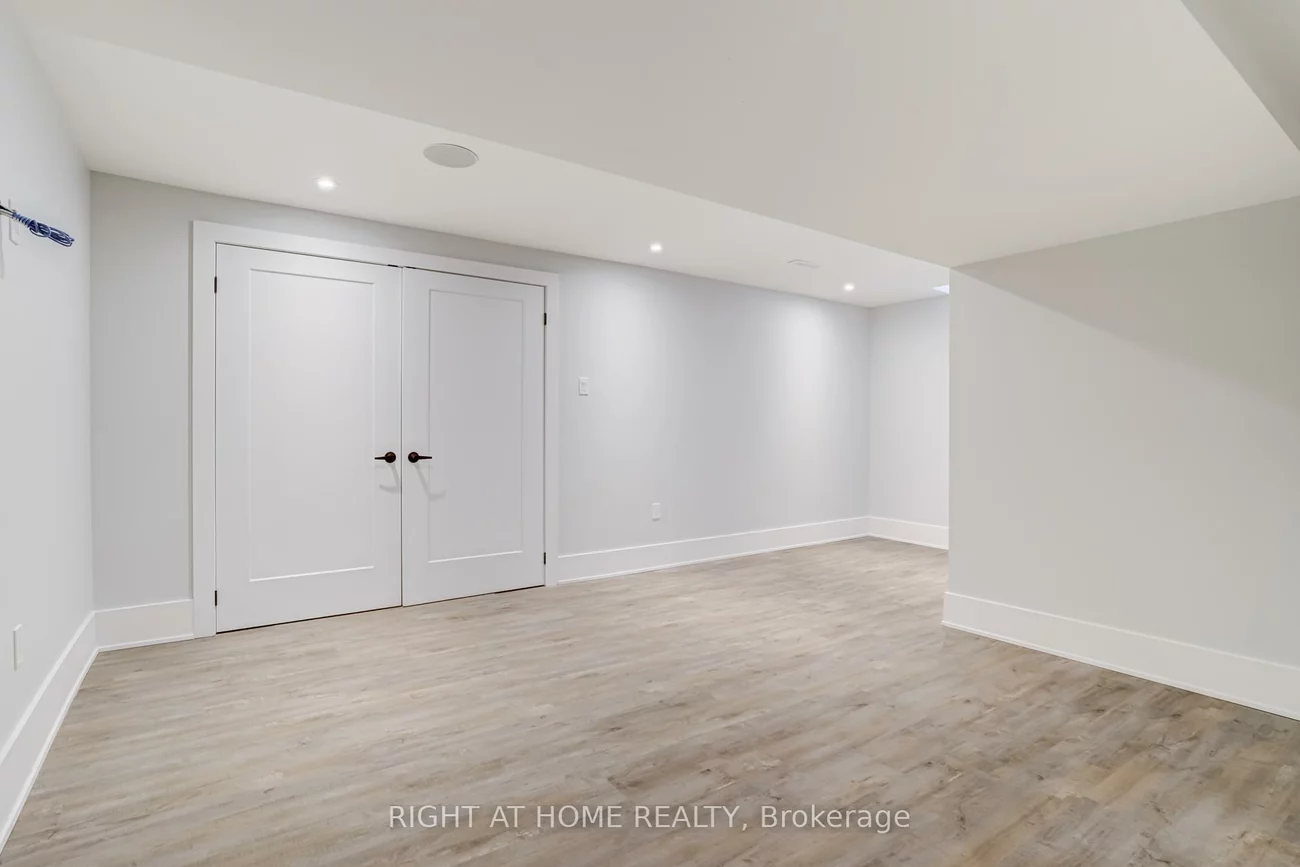 4212, Credit Pointe, East Credit, Mississauga