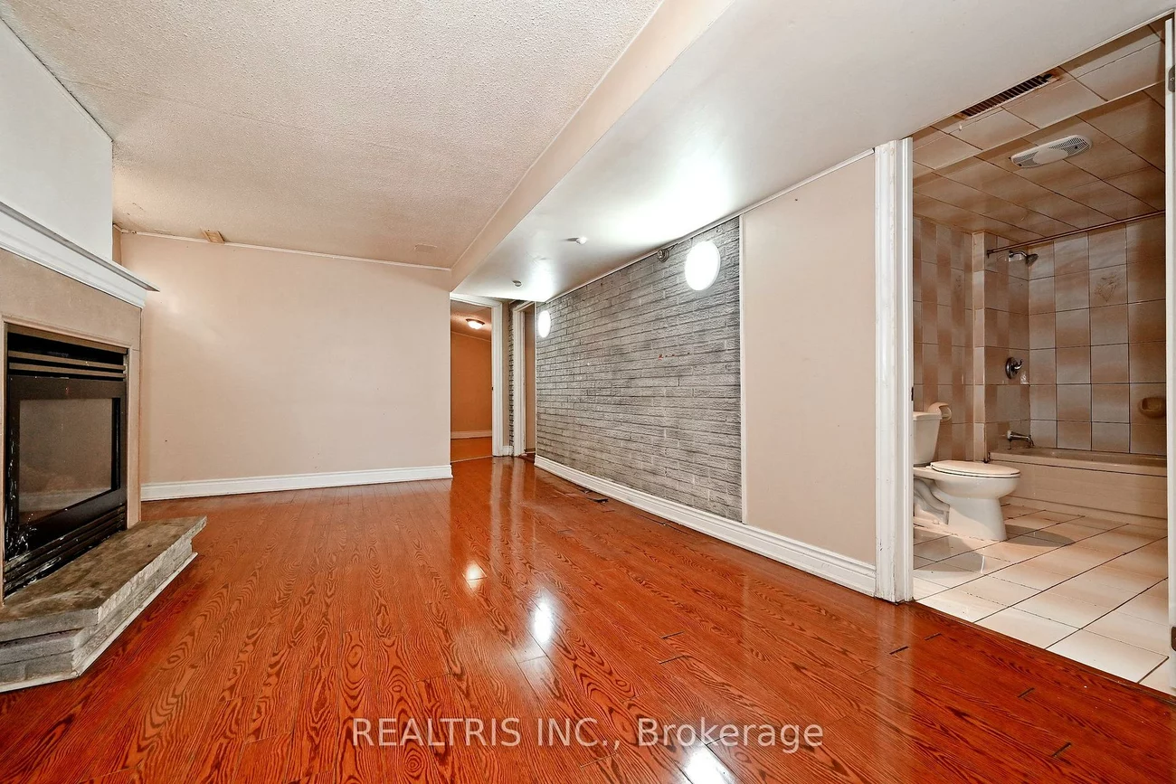 7308, Cambrett, Malton, Mississauga