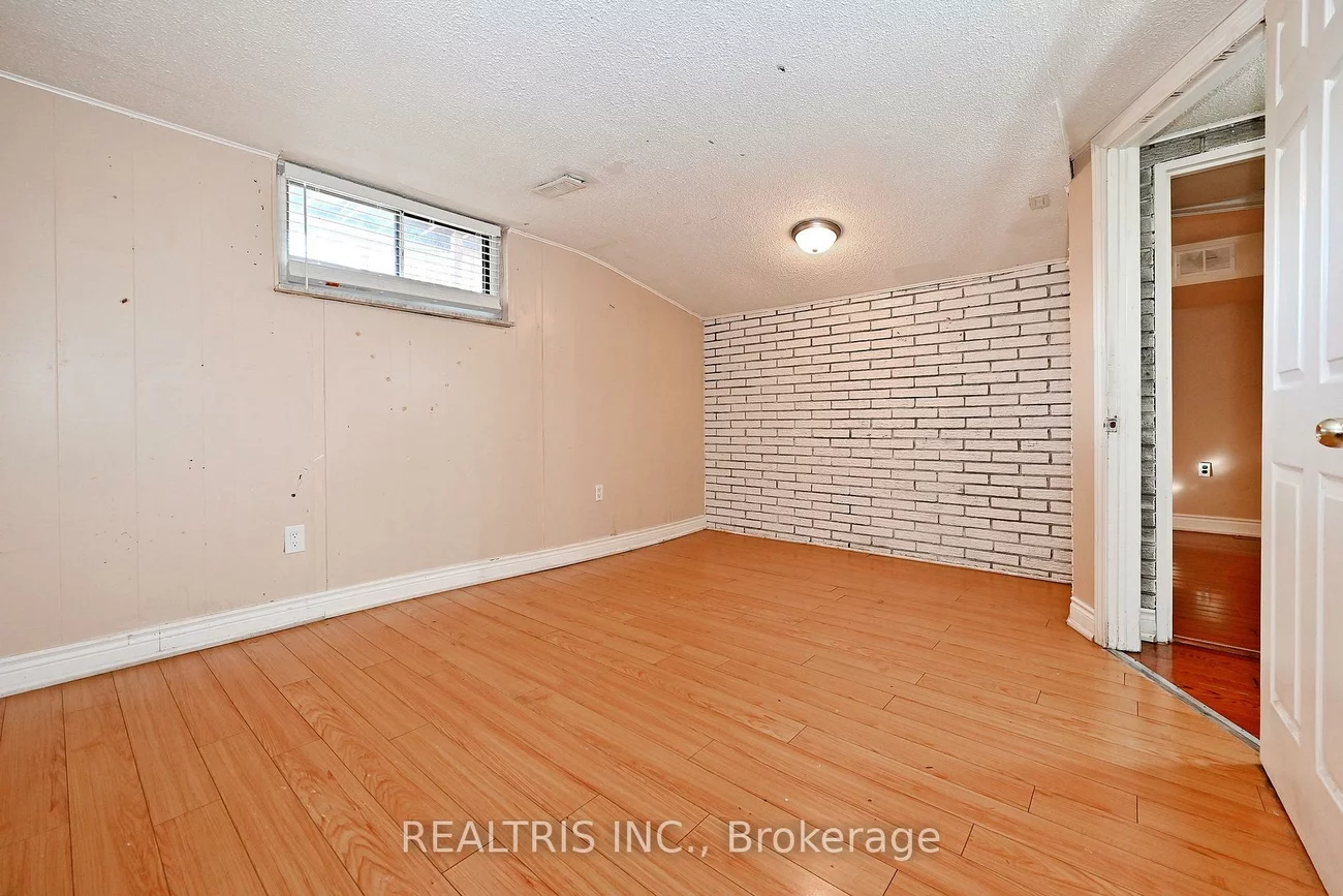 7308, Cambrett, Malton, Mississauga