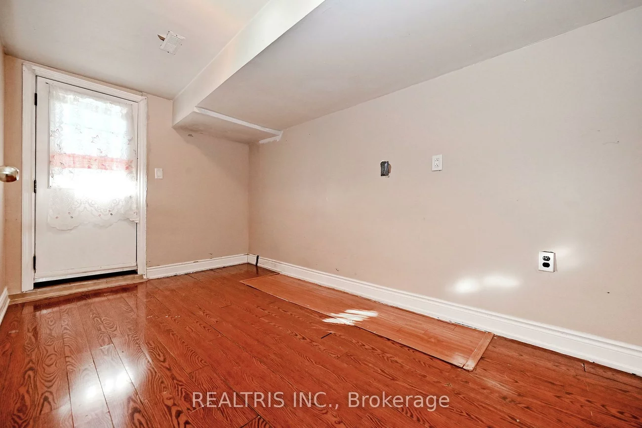 7308, Cambrett, Malton, Mississauga