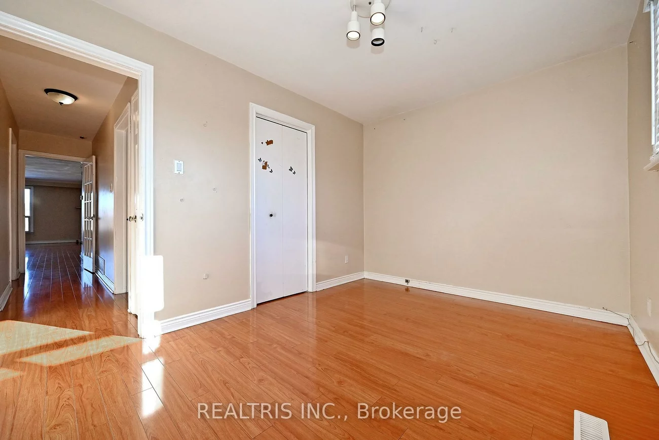 7308, Cambrett, Malton, Mississauga