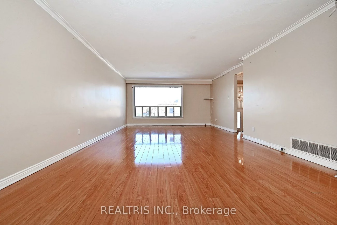 7308, Cambrett, Malton, Mississauga