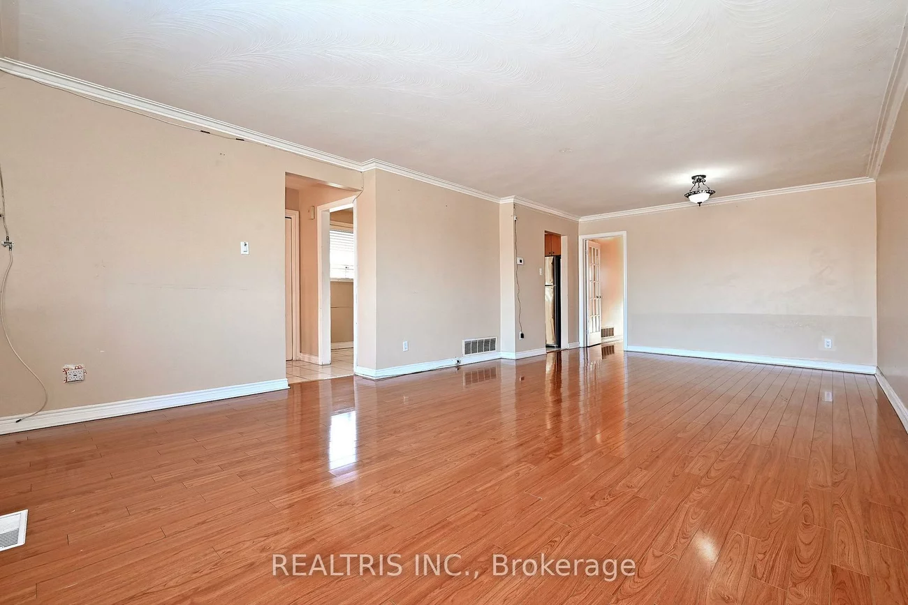 7308, Cambrett, Malton, Mississauga