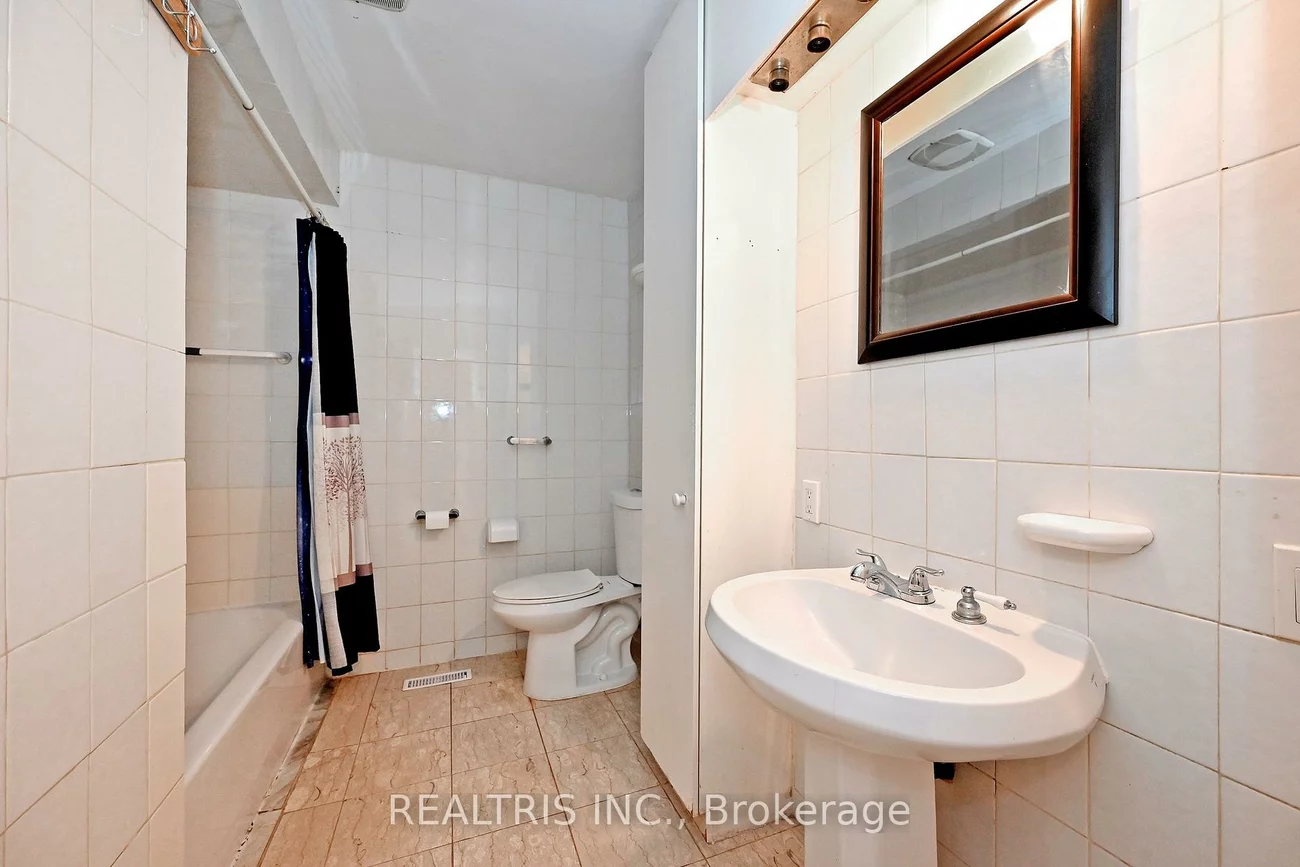 7308, Cambrett, Malton, Mississauga