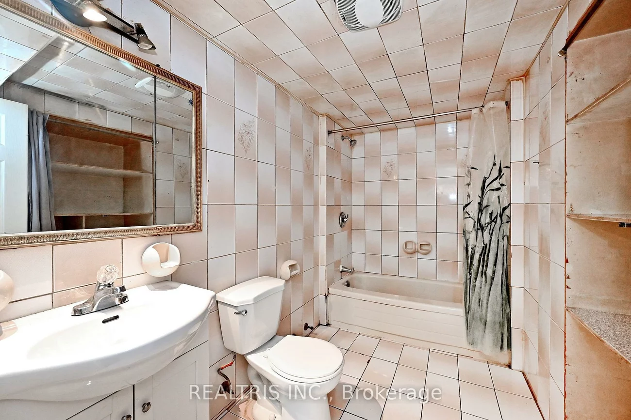 7308, Cambrett, Malton, Mississauga