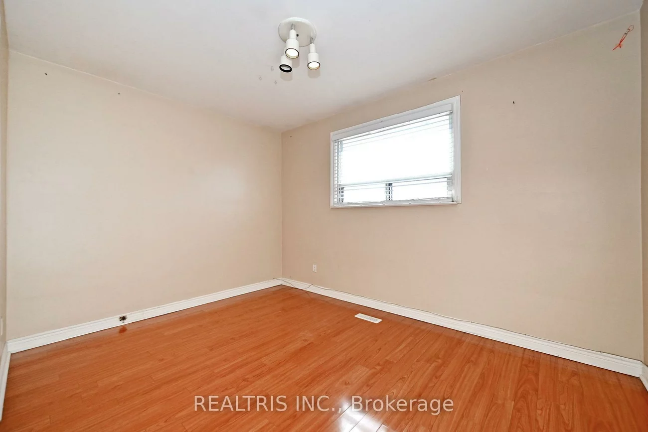 7308, Cambrett, Malton, Mississauga