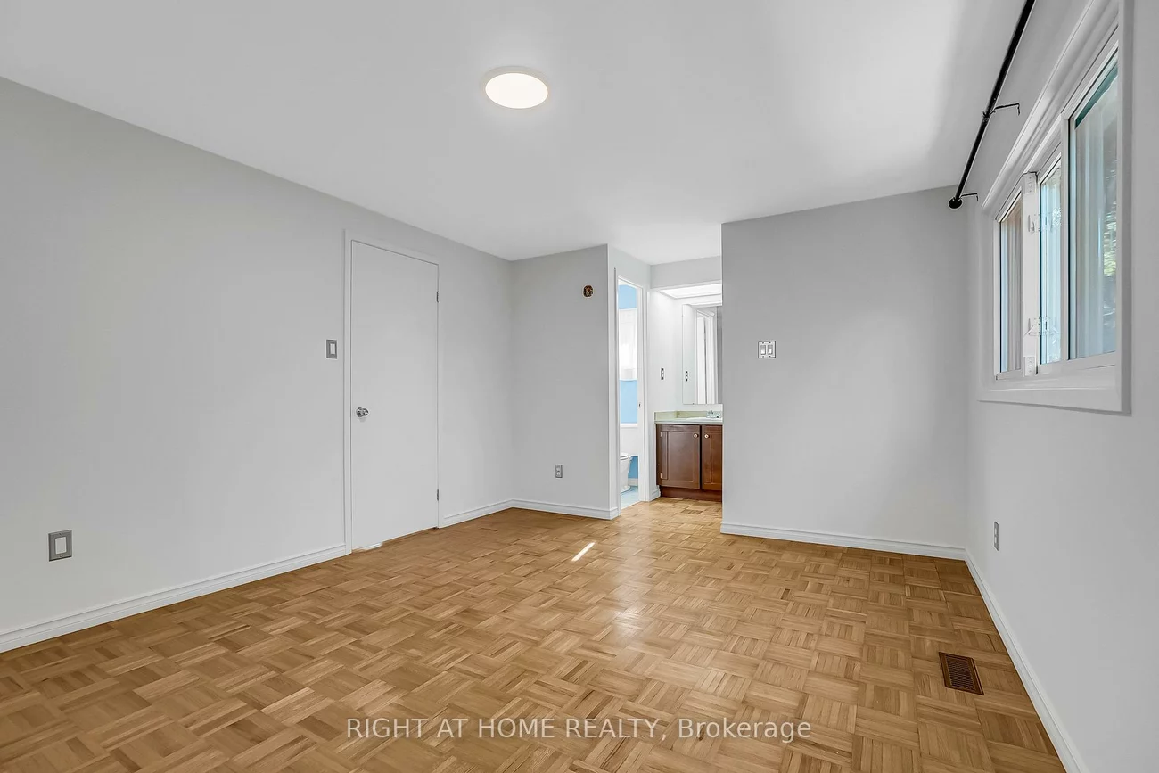 6842, Avila, Meadowvale, Mississauga