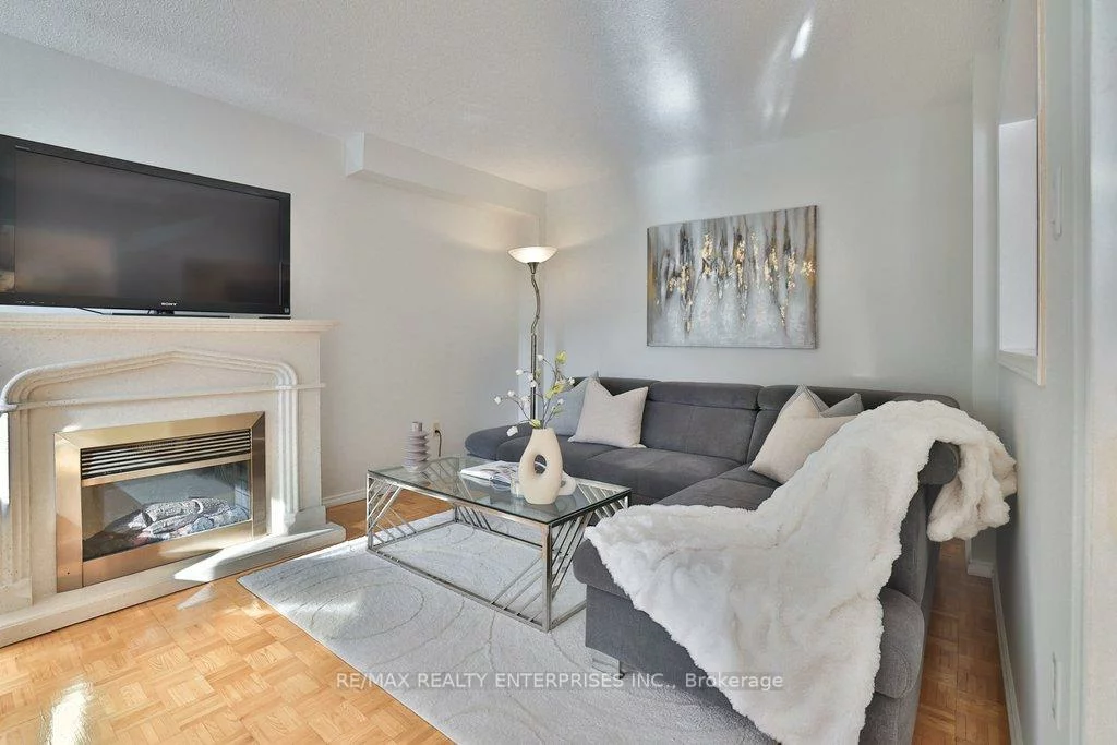 4576, Tribal, Hurontario, Mississauga