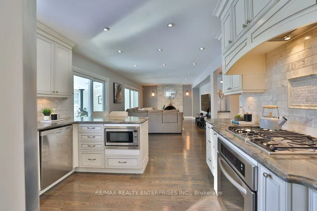 208, Mineola, Mineola, Mississauga