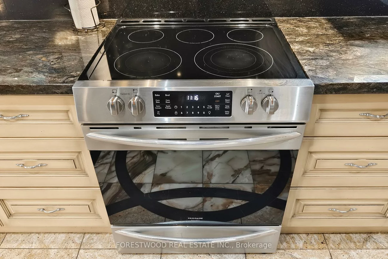 571, Silver Creek, Mississauga Valleys, Mississauga