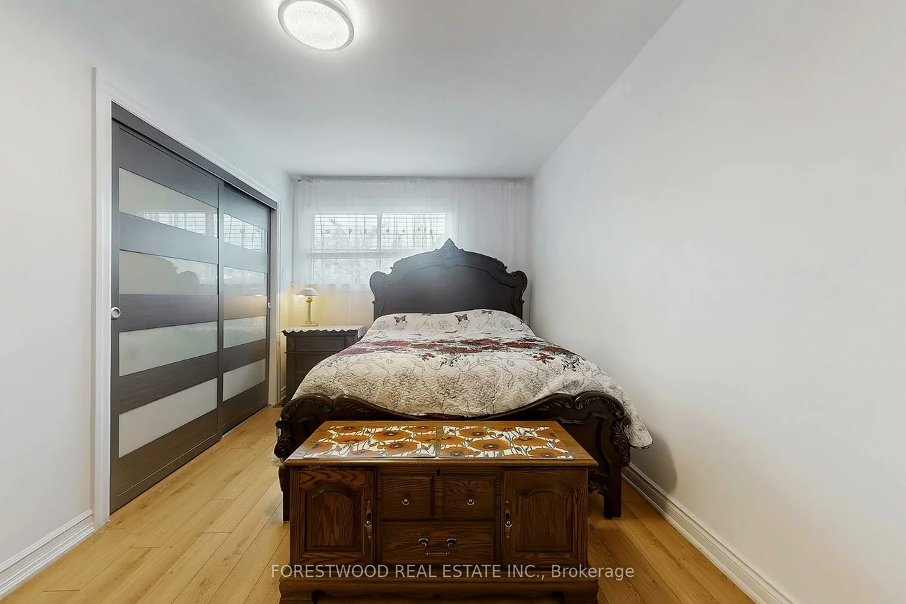 571, Silver Creek, Mississauga Valleys, Mississauga