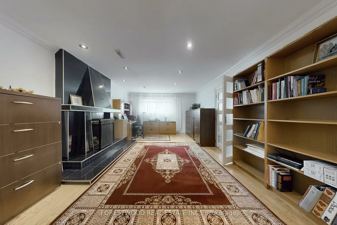 571, Silver Creek, Mississauga Valleys, Mississauga