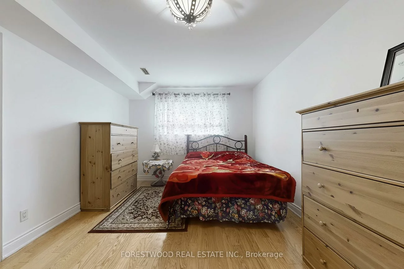 571, Silver Creek, Mississauga Valleys, Mississauga