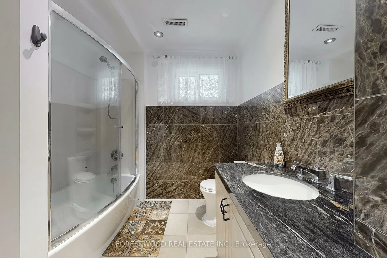 571, Silver Creek, Mississauga Valleys, Mississauga