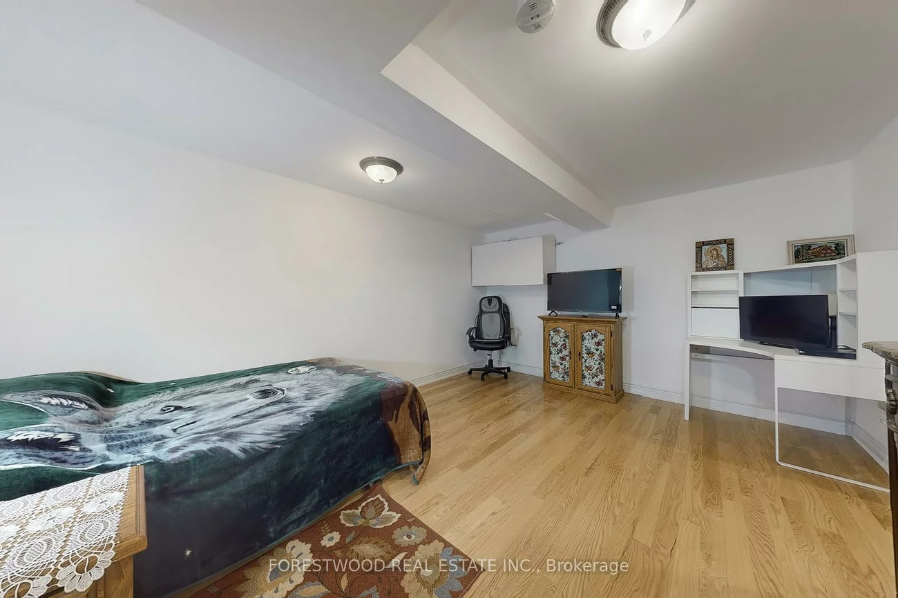 571, Silver Creek, Mississauga Valleys, Mississauga