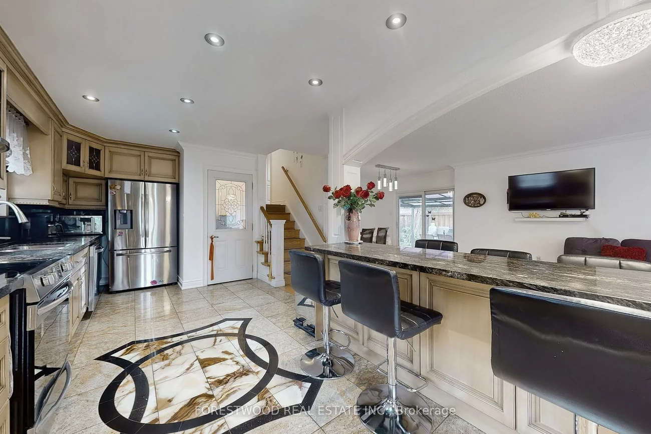 571, Silver Creek, Mississauga Valleys, Mississauga