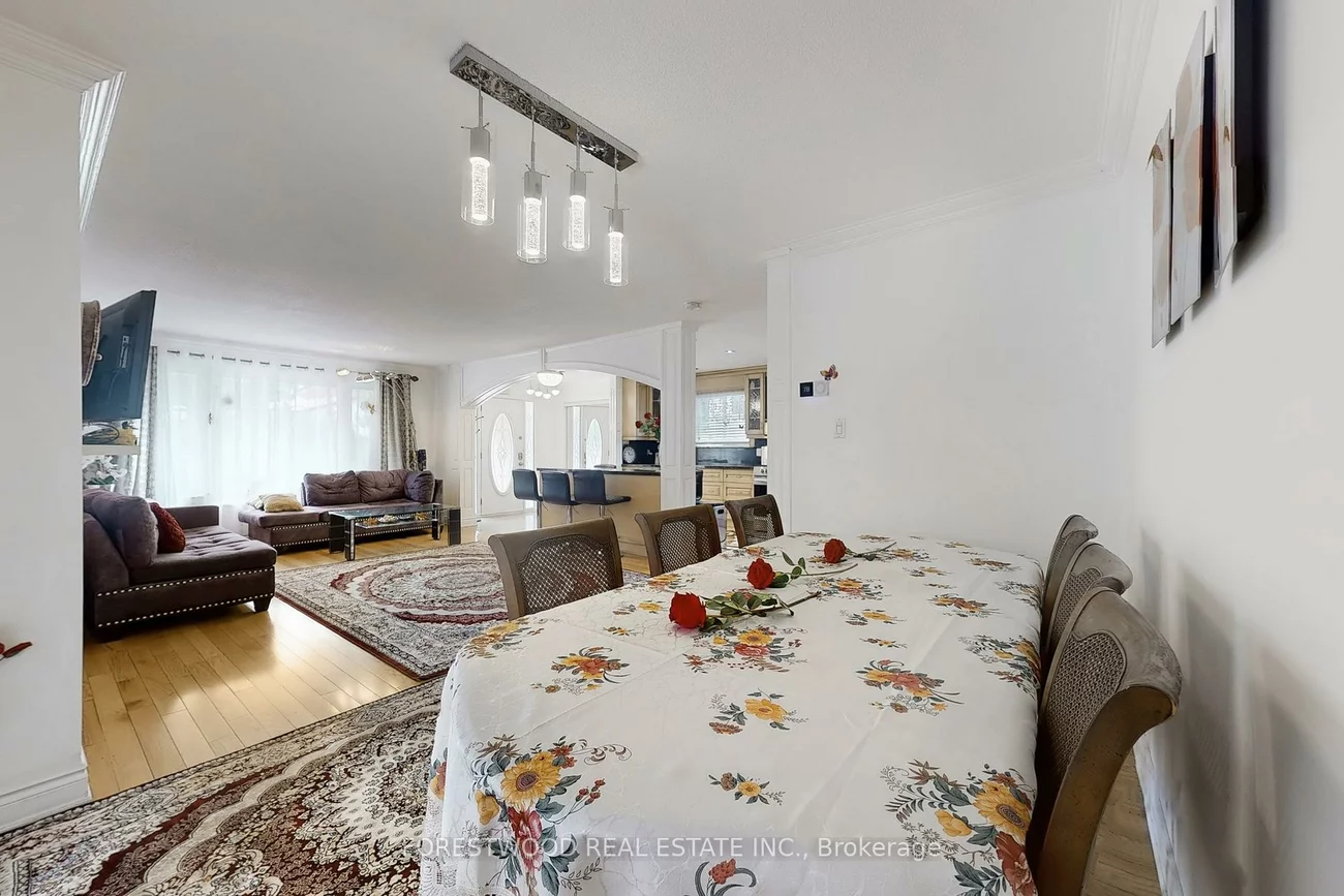 571, Silver Creek, Mississauga Valleys, Mississauga