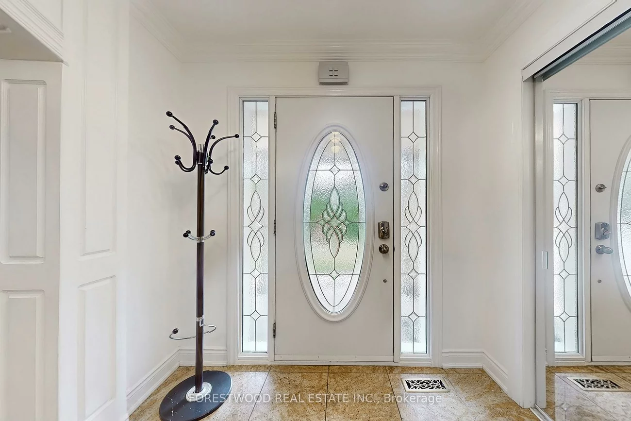 571, Silver Creek, Mississauga Valleys, Mississauga