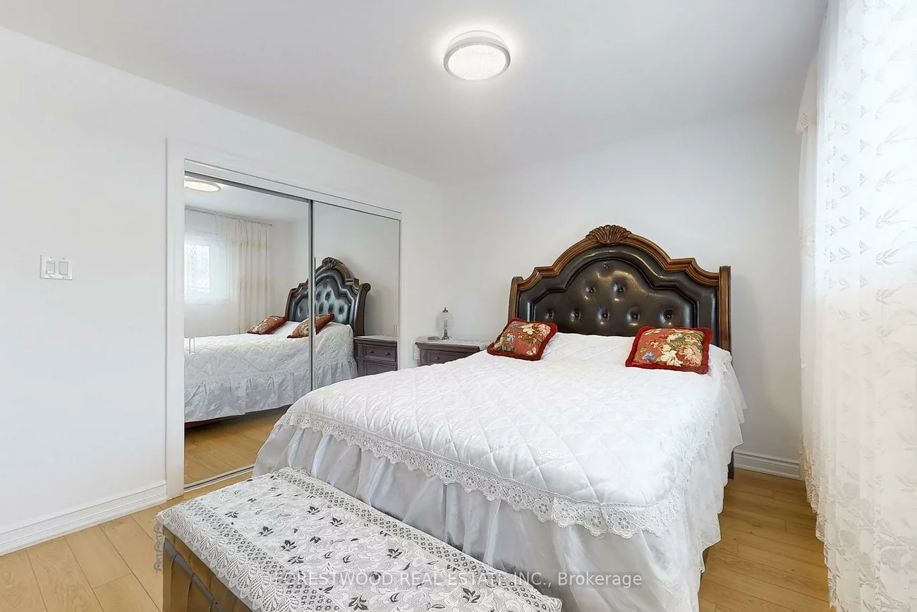 571, Silver Creek, Mississauga Valleys, Mississauga