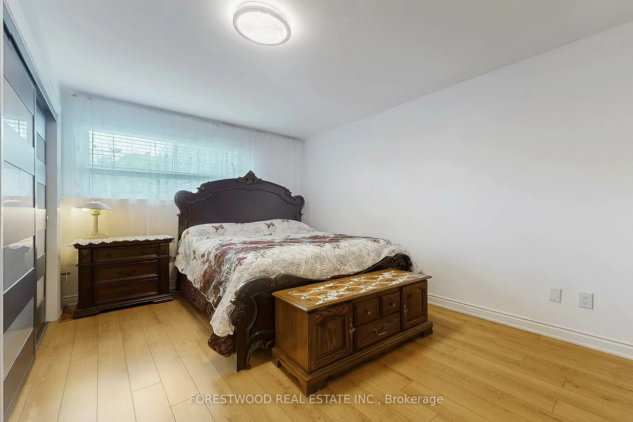 571, Silver Creek, Mississauga Valleys, Mississauga