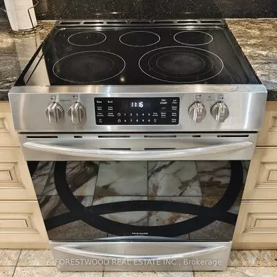 571, Silver Creek, Mississauga Valleys, Mississauga