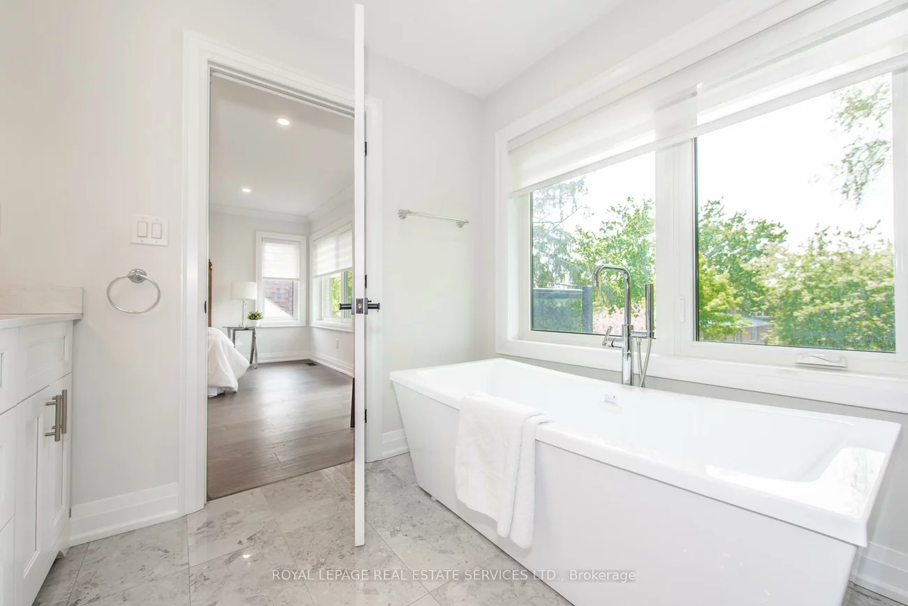 1204, Argreen, Mineola, Mississauga