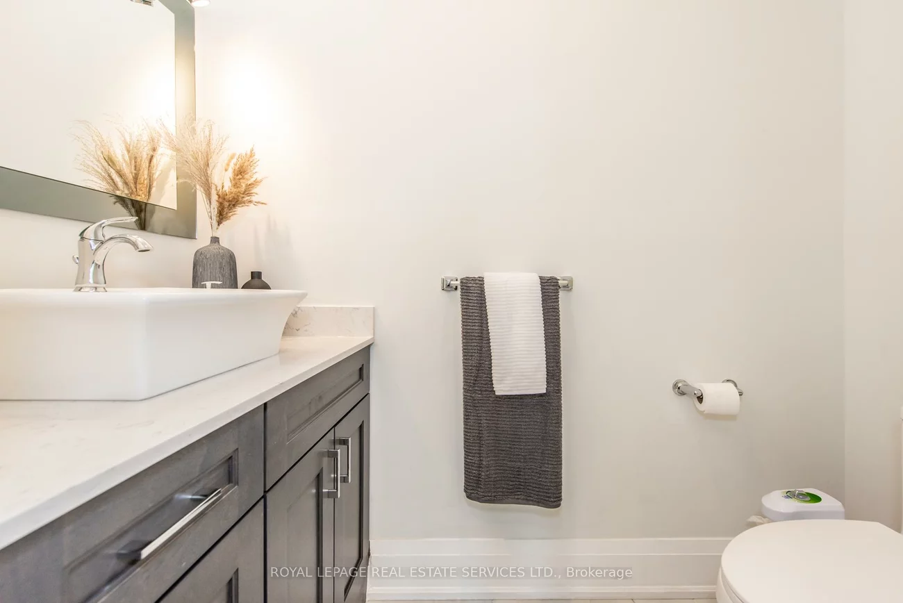 1204, Argreen, Mineola, Mississauga