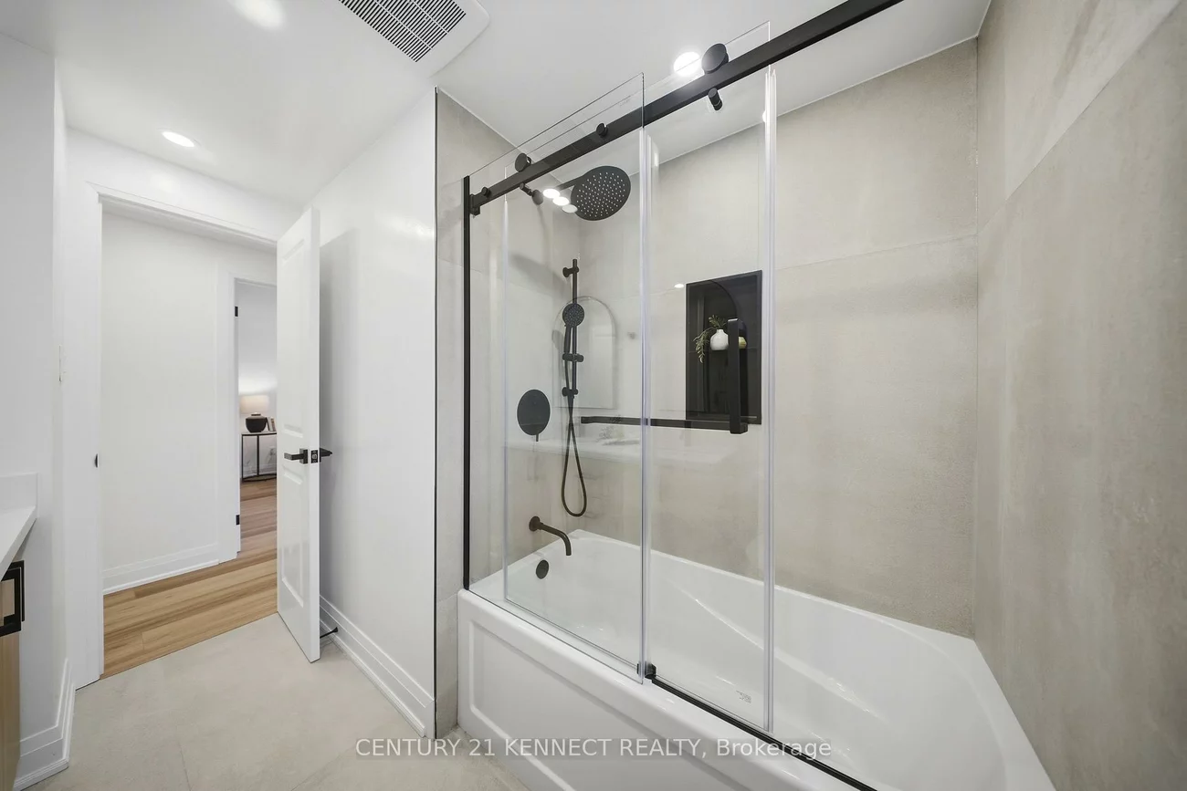 2121, Baynham, Cooksville, Mississauga