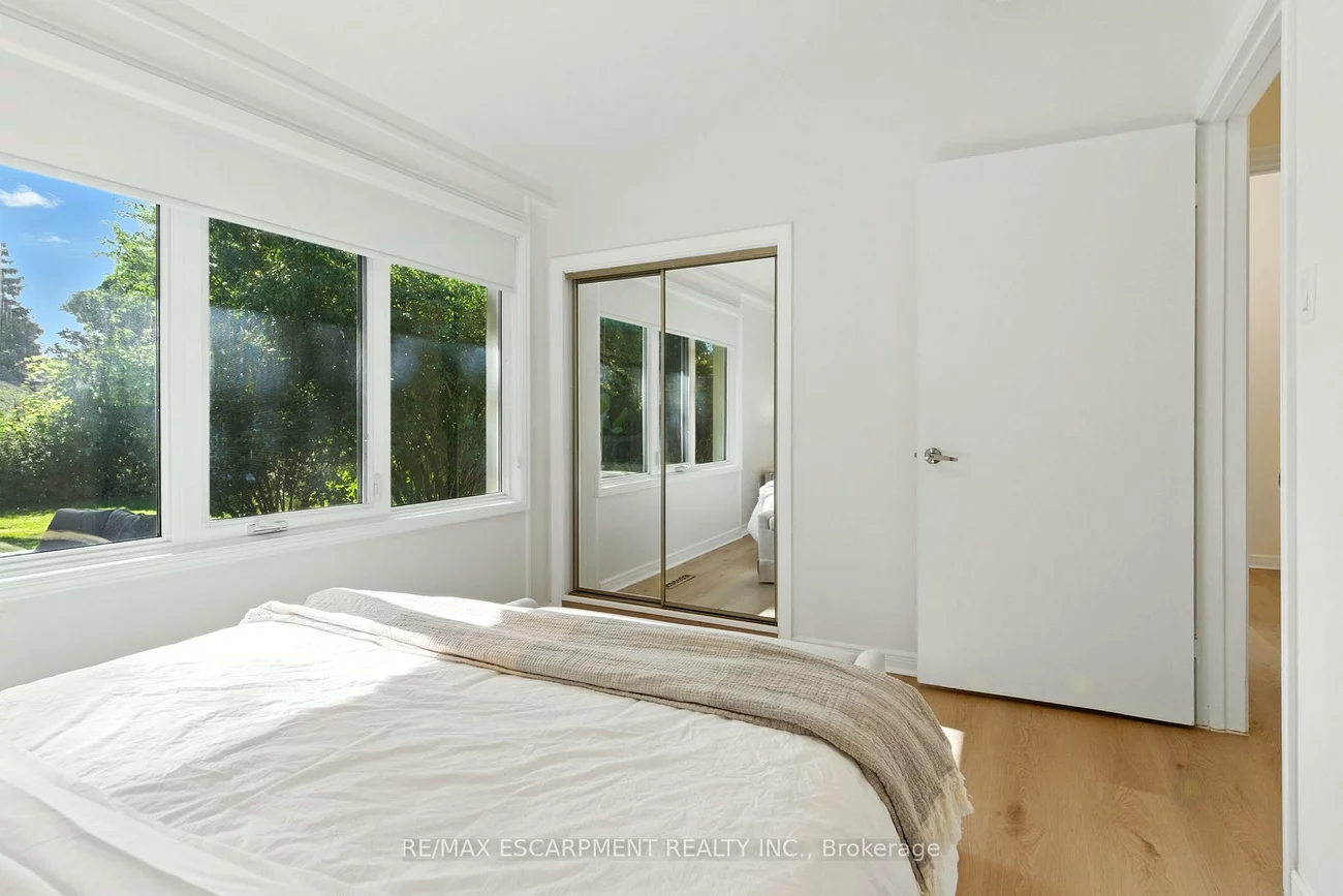 230, South Service, Mineola, Mississauga