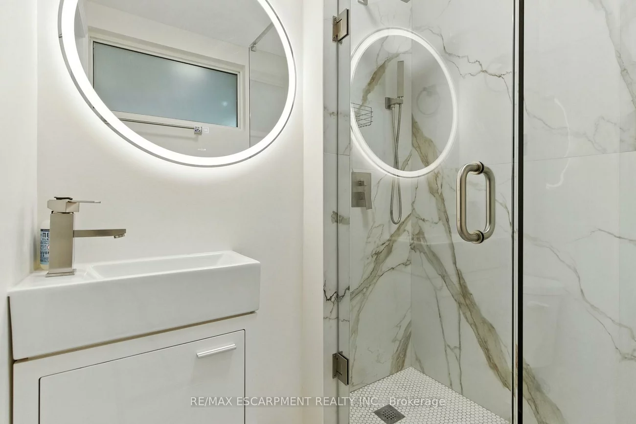 230, South Service, Mineola, Mississauga