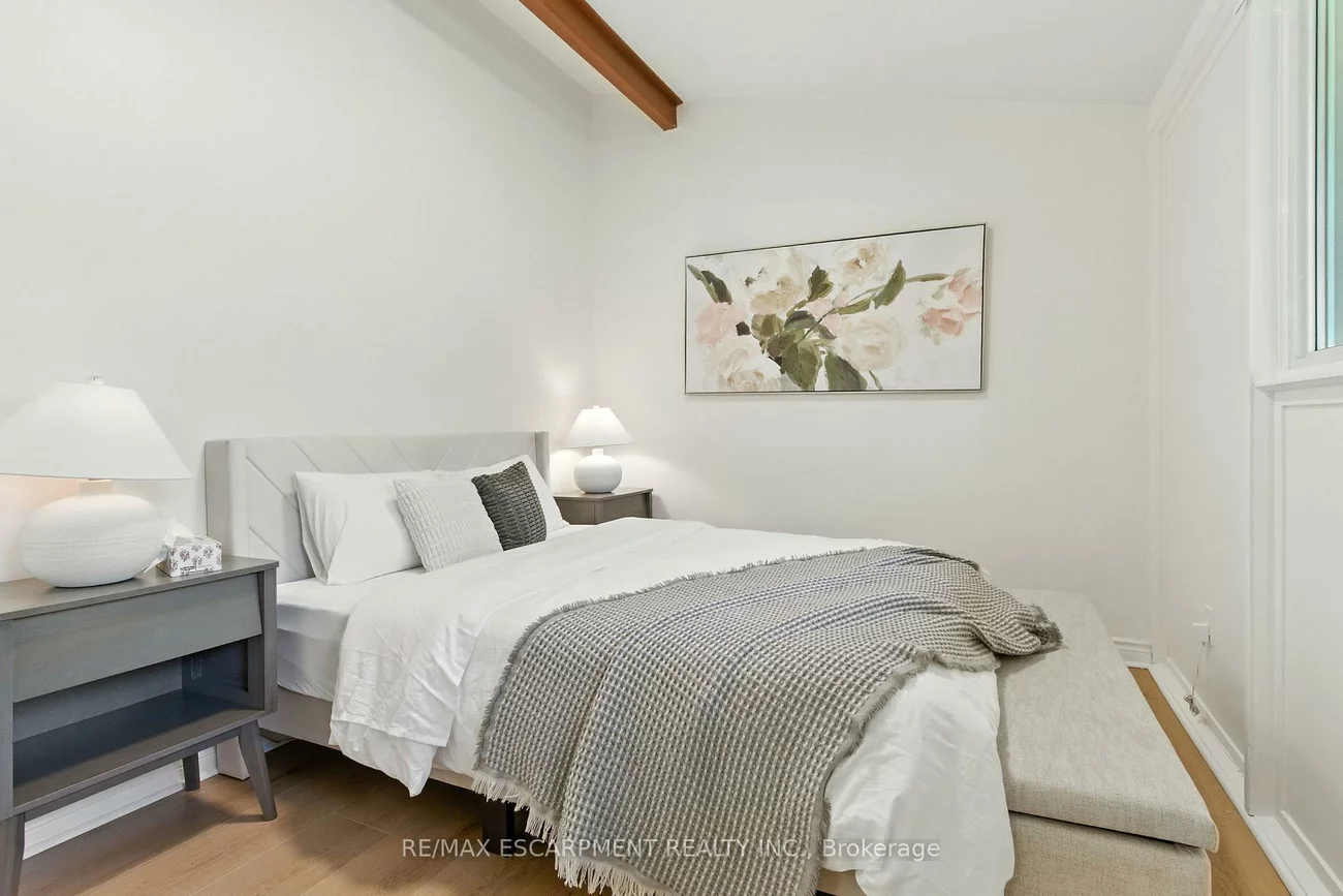 230, South Service, Mineola, Mississauga