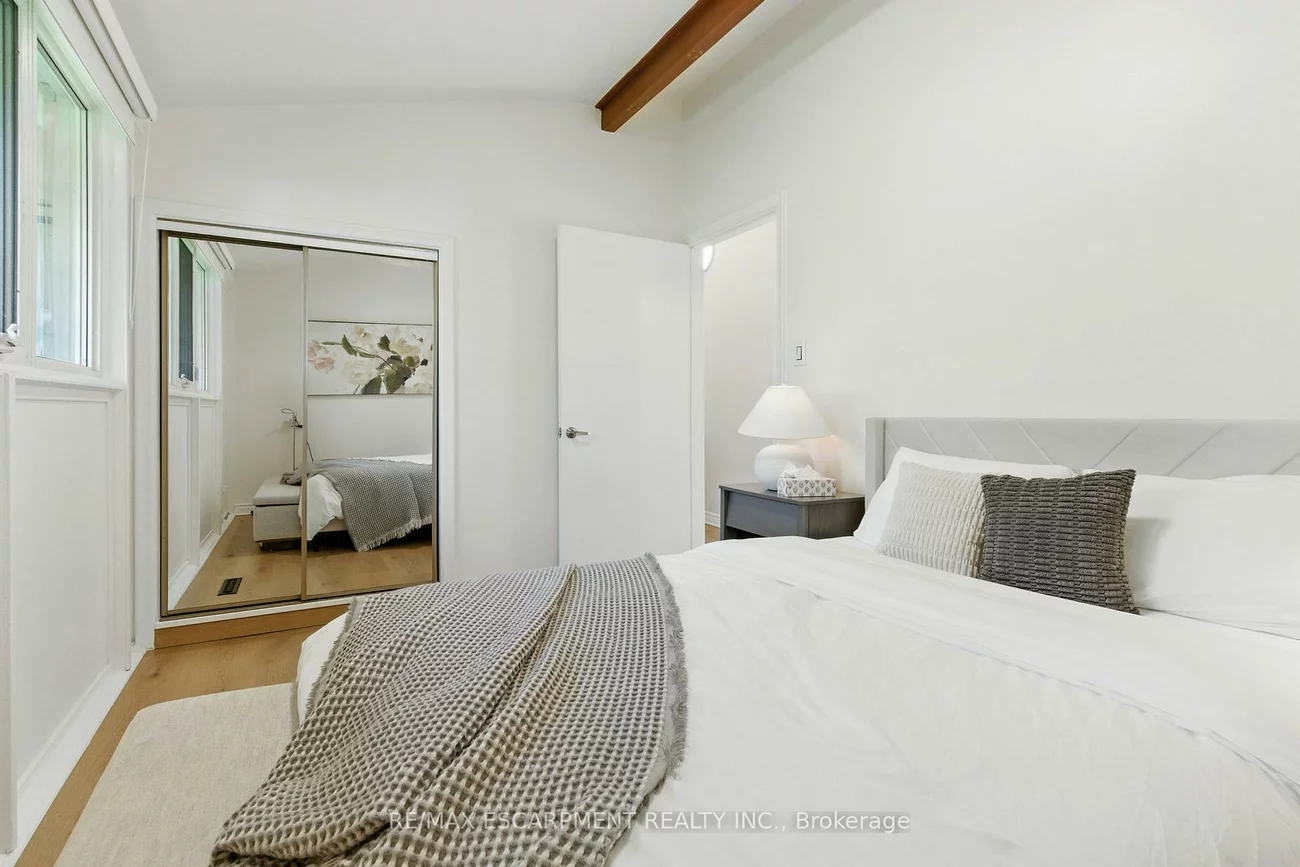 230, South Service, Mineola, Mississauga