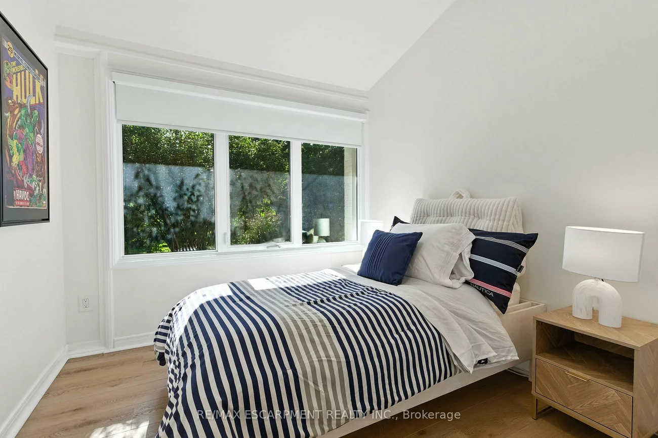 230, South Service, Mineola, Mississauga