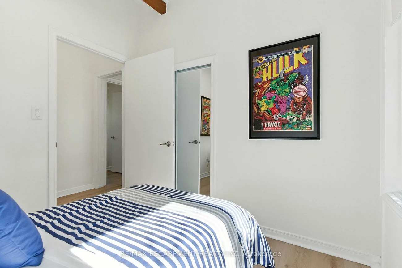 230, South Service, Mineola, Mississauga