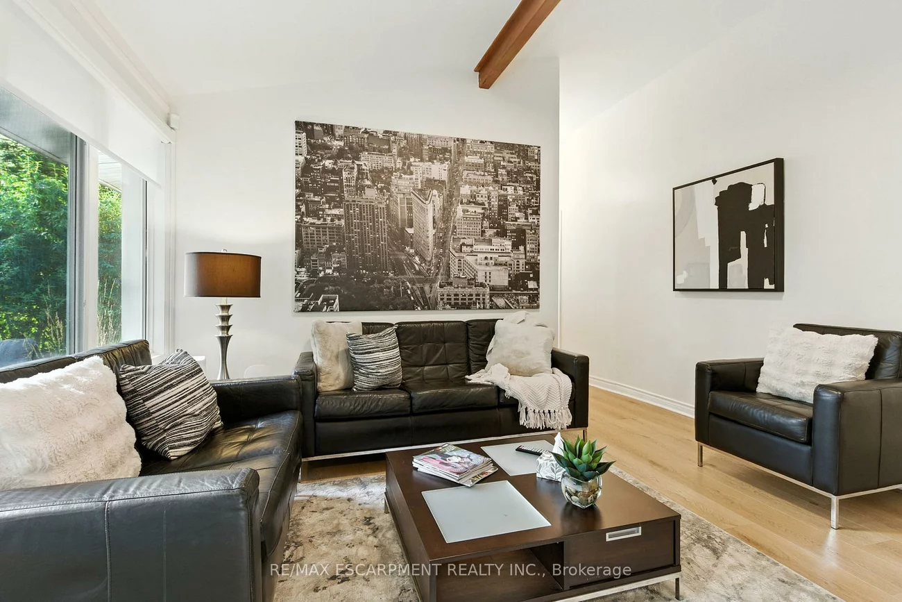 230, South Service, Mineola, Mississauga