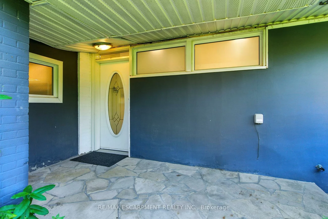 230, South Service, Mineola, Mississauga