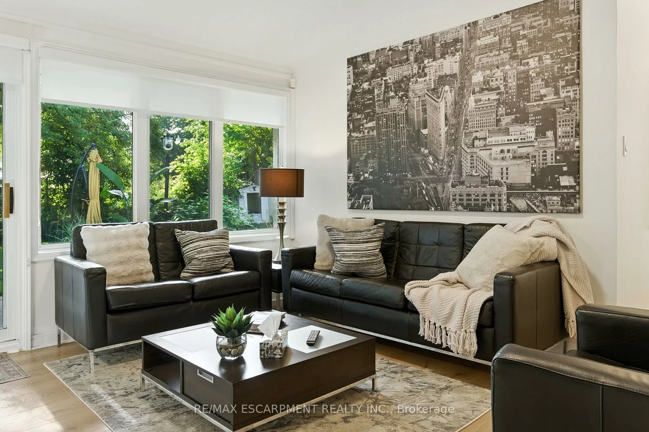 230, South Service, Mineola, Mississauga