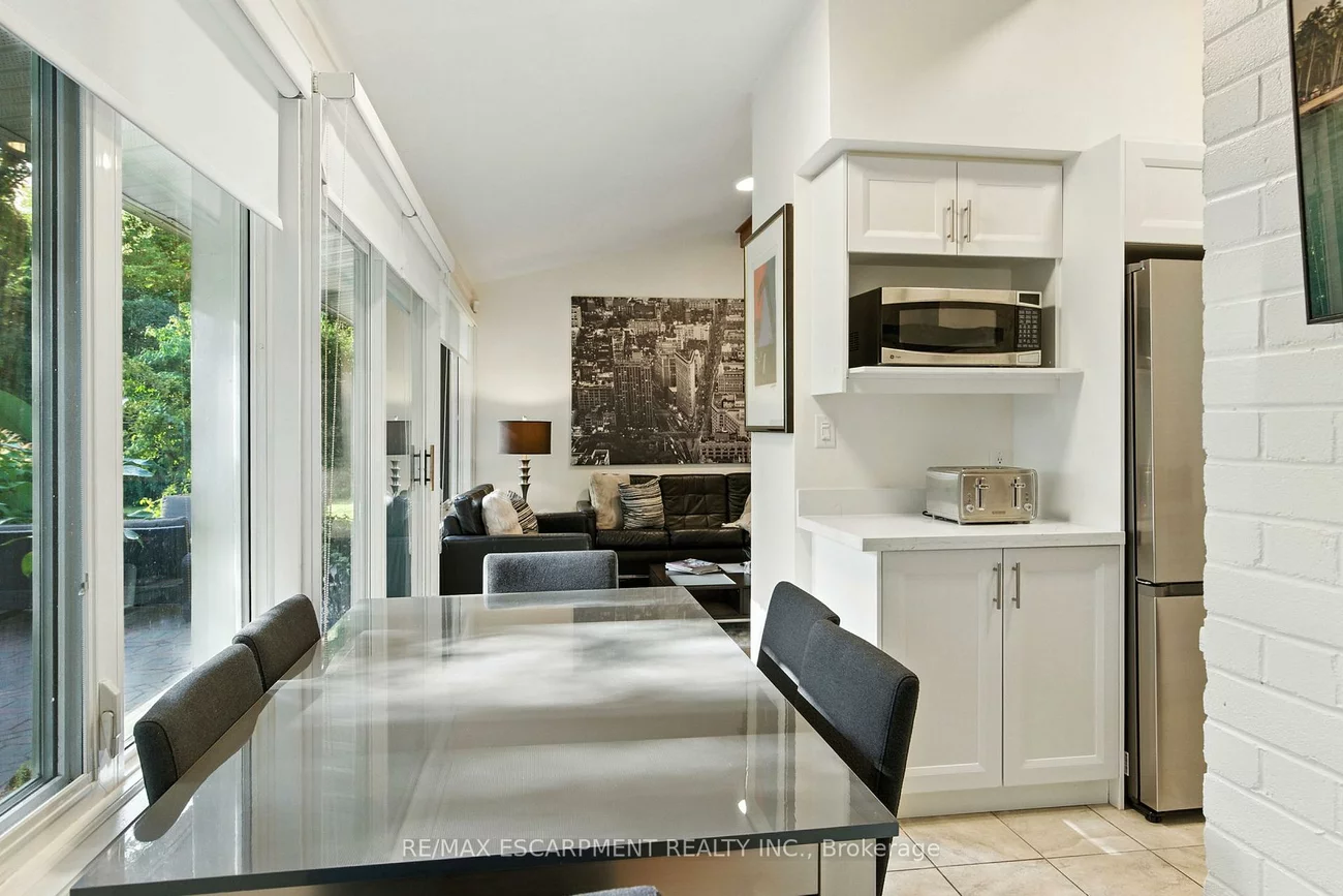 230, South Service, Mineola, Mississauga