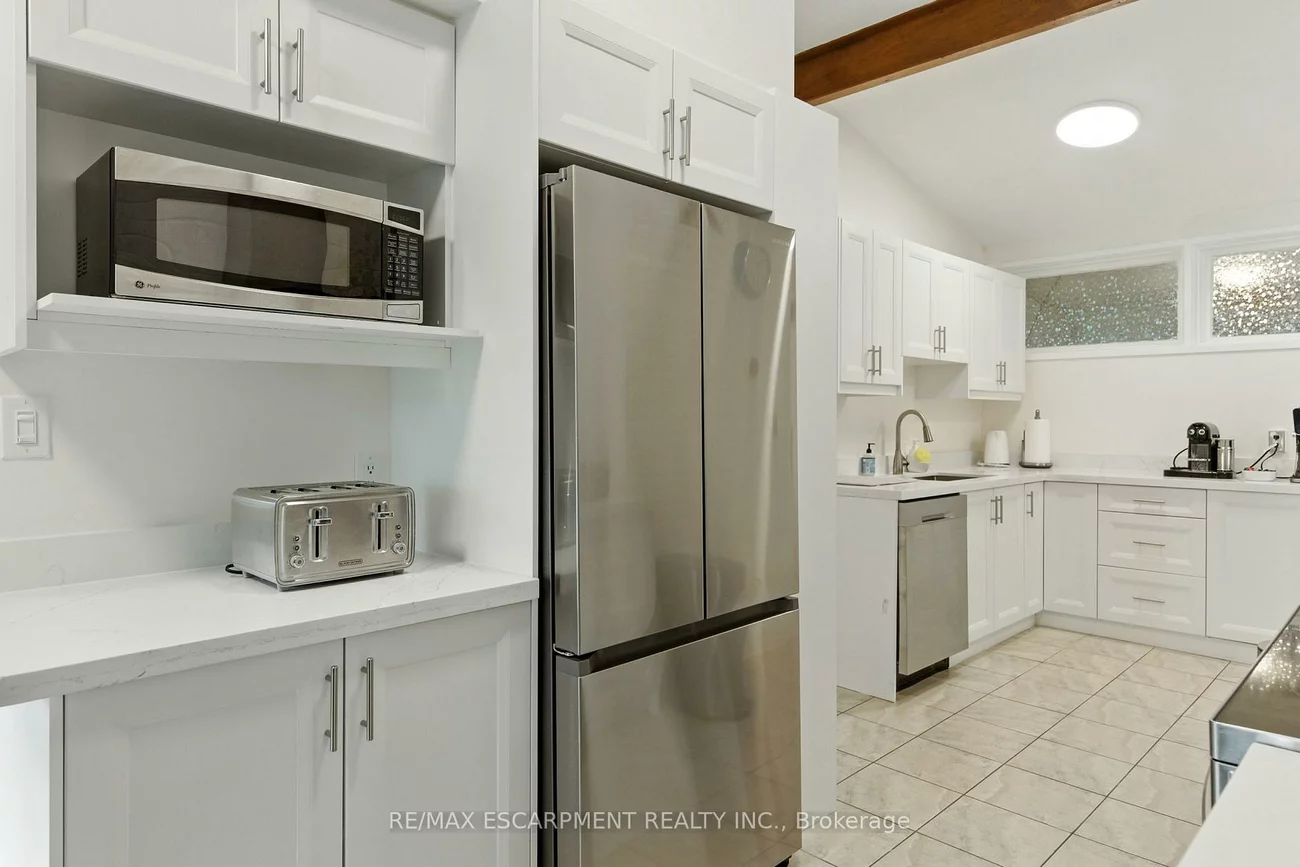 230, South Service, Mineola, Mississauga