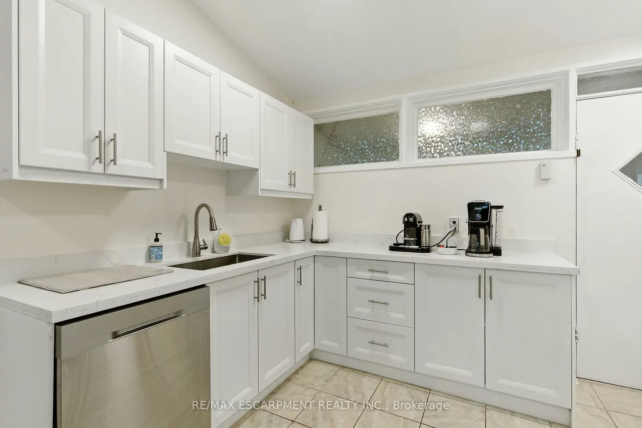 230, South Service, Mineola, Mississauga