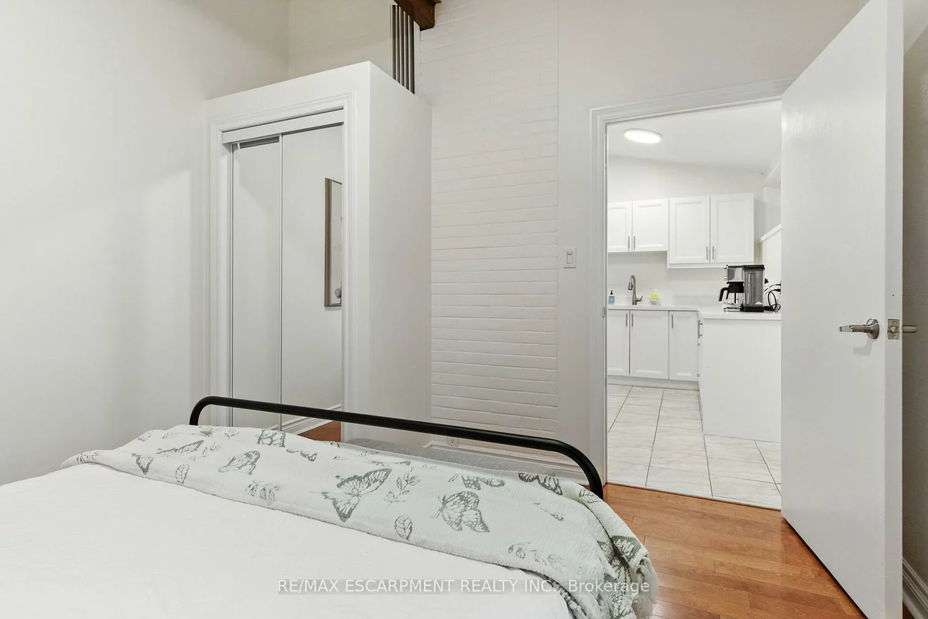 230, South Service, Mineola, Mississauga