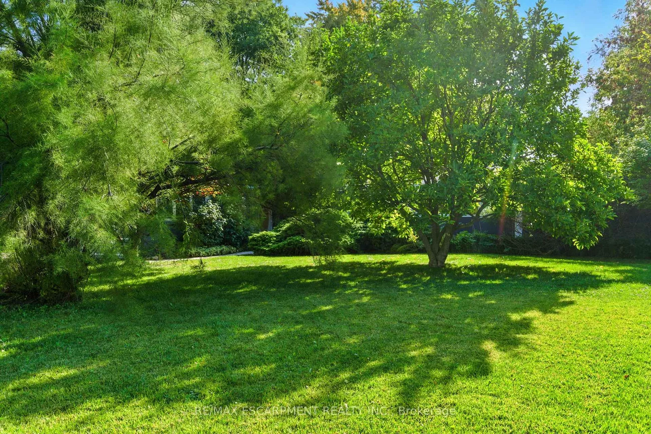 230, South Service, Mineola, Mississauga